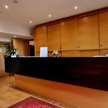Wirtshaus Leindl * קרמס אן דר דונאו