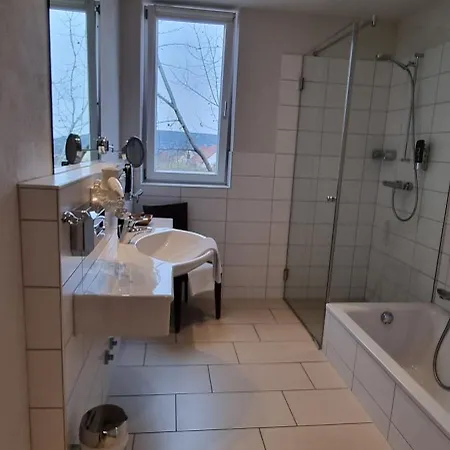 Wirtshaus Leindl 호텔 *